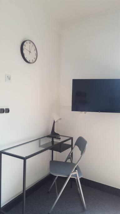 אטיס - מונס Studio 2 Lits Jumeaux 1 Station Tram Aeroport Orly מראה חיצוני תמונה